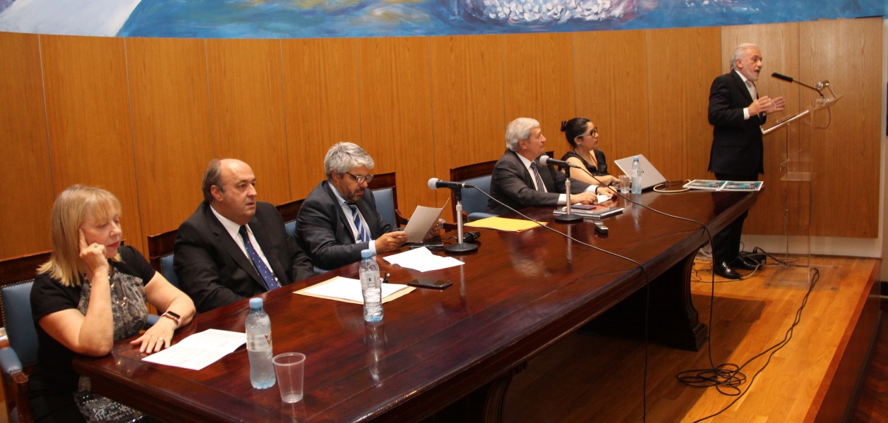 El profesor Jorge Berebere Delgado durante su ponencia en el panel Enseanza del Derecho y violencia domstica.