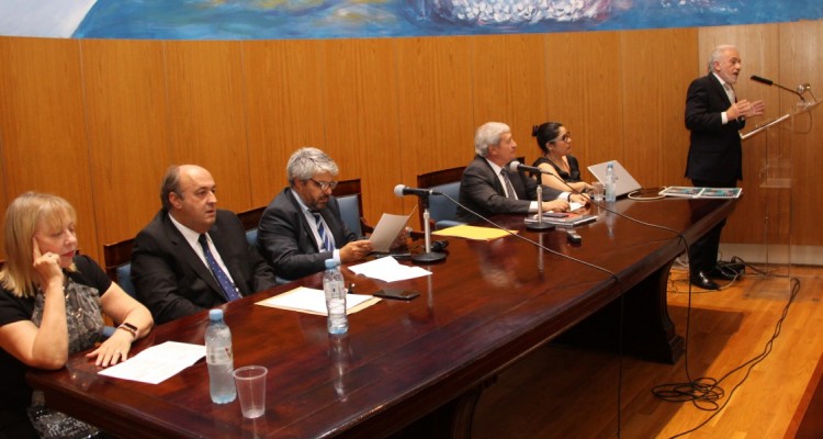 El profesor Jorge Berebere Delgado durante su ponencia en el panel Enseanza del Derecho y violencia domstica.