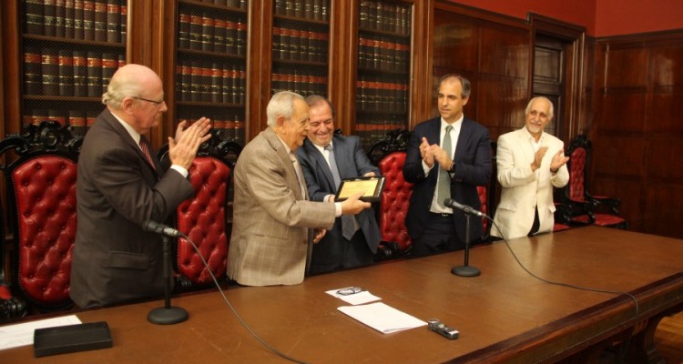 Acto acadmico en homenaje al profesor Salvador Daro Bergel