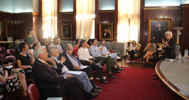 La profesora emrita Mnica Pinto al momento de su exposicin.