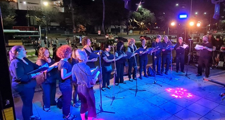 23 h. Coro de la Facultad de Derecho (clsicos y cancionero popular folklrico)