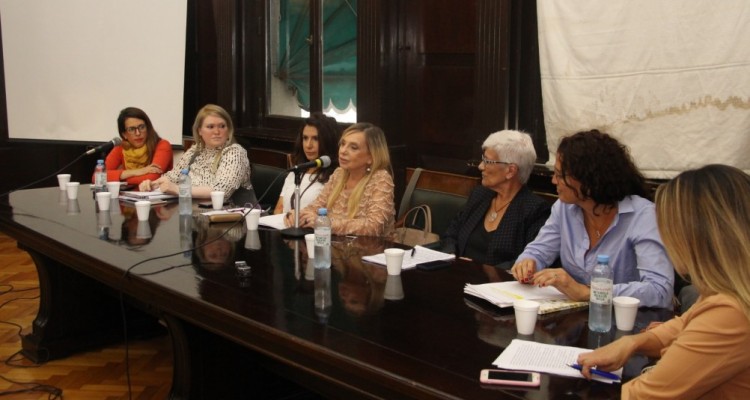 Maricel Peisojovich, Noelia Lezcano, Mariana Chiacchio, Mara Jos Lubertino, Mnica Pinto y Natalia Echegoyemberry