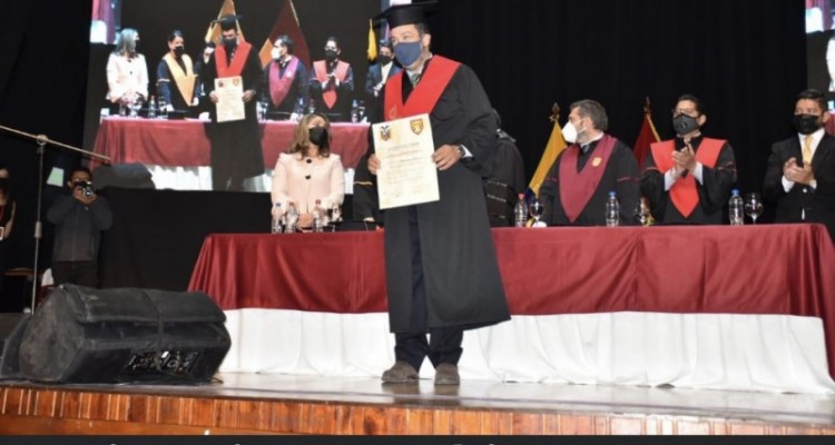 Los profesores Eugenio Ral Zaffaroni y Maximiliano Rusconi recibieron el diploma honoris causa por parte de la Universidad Catlica de Cuenca
