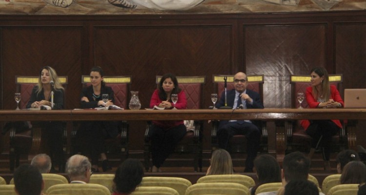 Paula Mayor, Giselle Vigneau, Noelia Cortinas, Nstor Solari y Mariela Gonzlez.