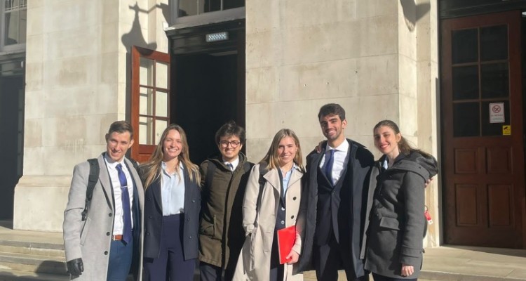 El equipo de la Facultad alcanz el cuarto puesto en la competencia Foreign Direct Investment International Arbitration Moot