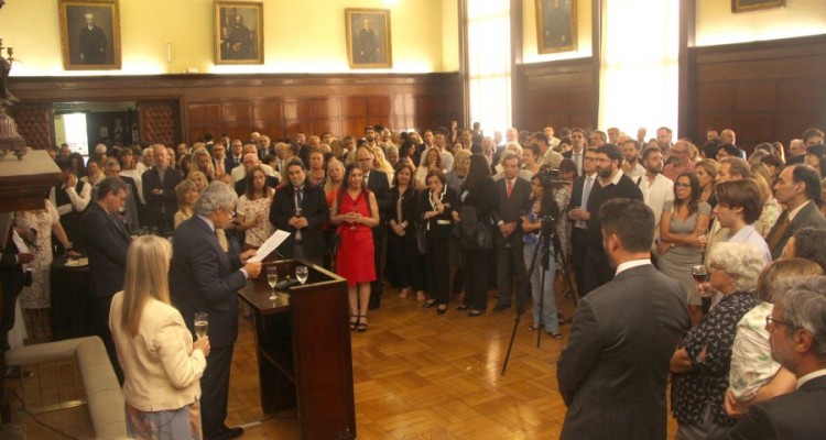 Acto de entrega de diplomas y medallas a profesores y profesoras de la Facultad