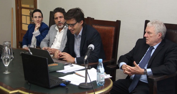 Agustina Gil Belloni, Diego Zysman Quirs, Matas E. Daz y Julian Roberts