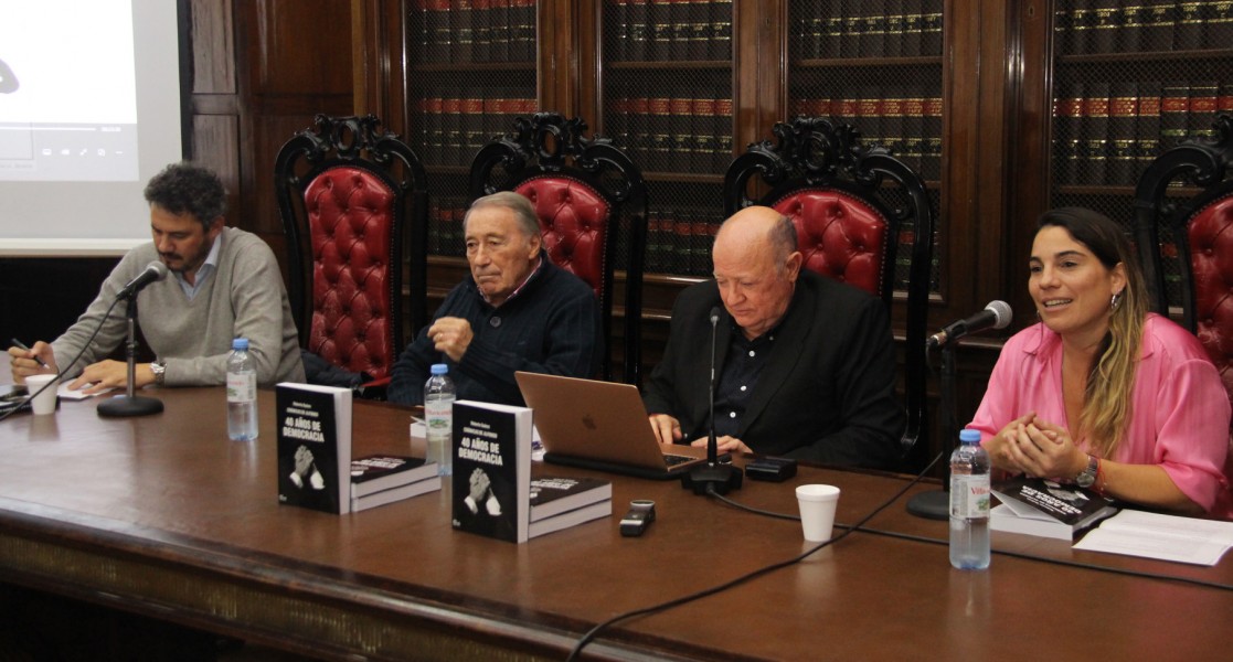 Ral Mariano Alfonsn, Jos Ignacio Lpez, Roberto Surez y Cristina Carreras Lobo