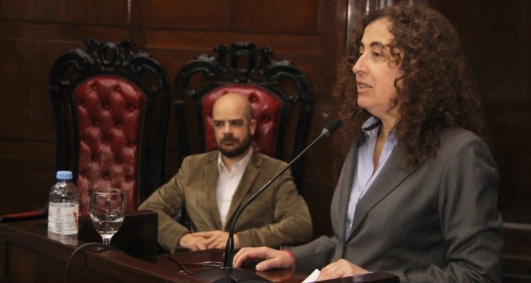 Mary Beloff brindando la laudatio acadmica en honor al homenajeado