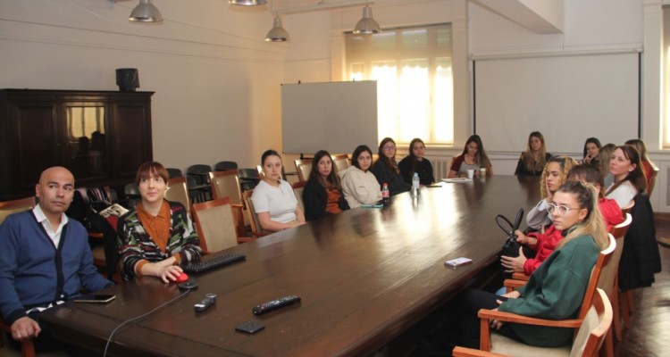 Aproximaciones a la Historia Argentina desde la educacin universitaria. Captulo Miradas femeninas. Dilogo con Marcela Aspell 