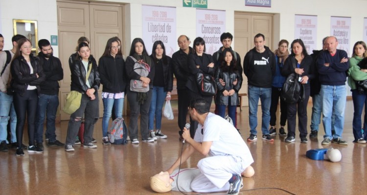Curso de Reanimacin Cardiopulmonar Bsico (RCP) y primeros auxilios