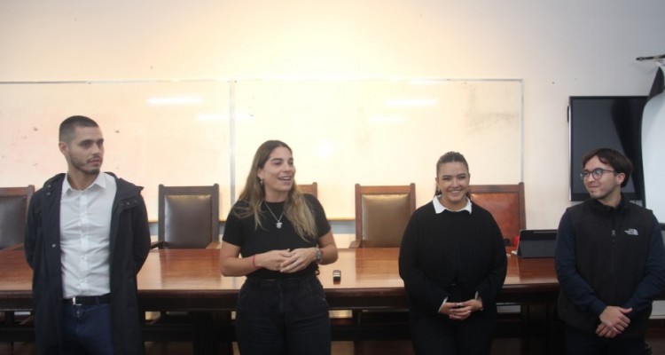 Leandro J. Gonzlez, Cristina Carreras Lobo, Florencia Espejo y Tomas Fischer