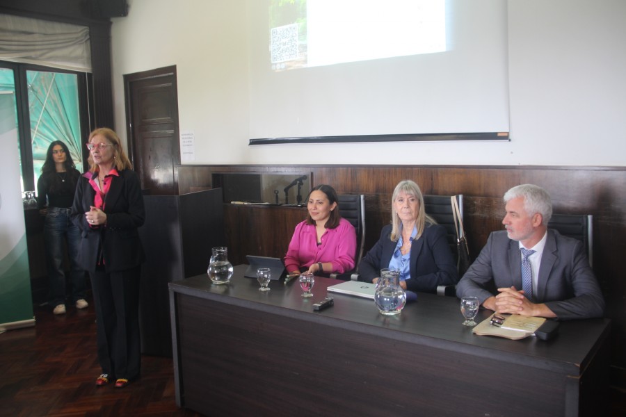 Leila Devia, Jessica Barreto, Silvia Nonna y Guillermo Scheibler