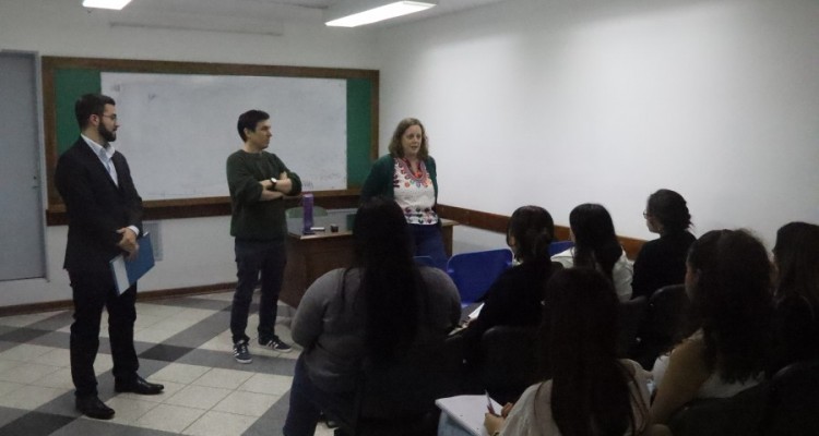 Los/las estudiantes vamos a los juicios
