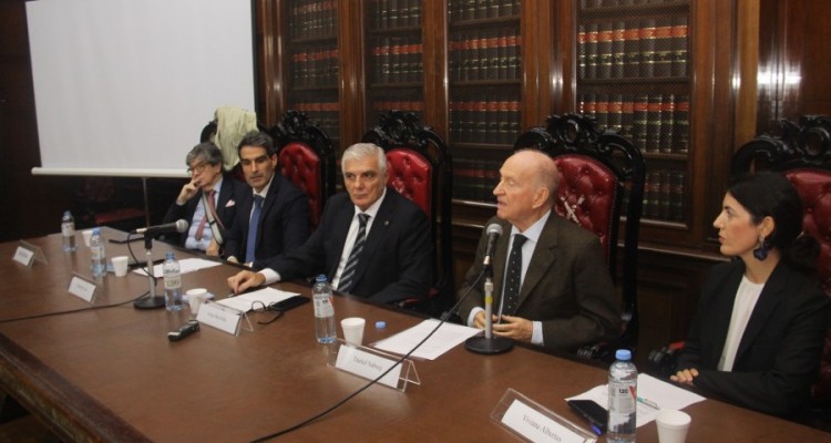 Juan Vicente Sola, Christian Cao, Jorge Bercholc, Daniel Alberto Sabsay y Viviana Albertus