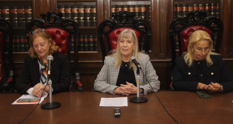 Leila Devia, Silvia Nonna y Beatriz Krom