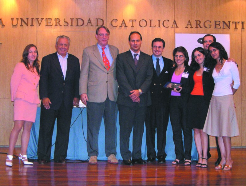 xito nacional del Equipo de la Facultad de Derecho de la Universidad de Buenos Aires en la edicin 2004 de la competencia de Derecho Internacional Philip C. Jessup