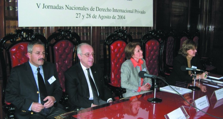 Armando Abruza, Atilio Alterini, Amalia Uriondo de Martinoli y Mara Elsa Uzal