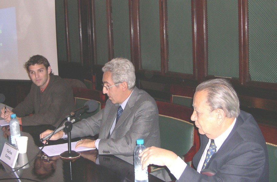 Xavier Seuba, Carlos M. Correa y Salvador D. Bergel