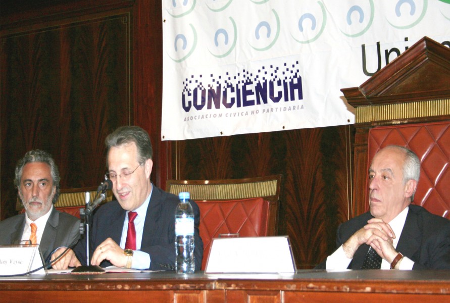 Ignacio Hernaiz, Earl Anthony Wayne y Atilio Alterini