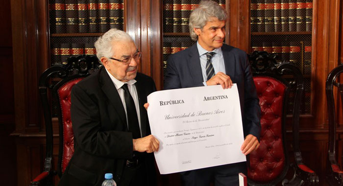 Entrega del doctorado honoris causa a Sergio García Ramírez