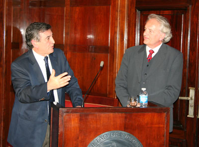Diego P. Fernández Arroyo y Alejandro M. Garro fueron distinguidos como profesores honorarios de la Facultad