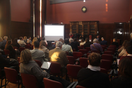 Ciclo de charlas organizada por la Secretaría Académica de la Facultad: &quot;Inteligencia Artificial Generativa en la Enseñanza: Preguntas urgentes, decisiones posibles&quot;