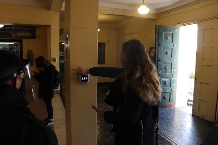 Con algunos cursos presenciales, la Facultad inició el segundo ciclo lectivo 2021