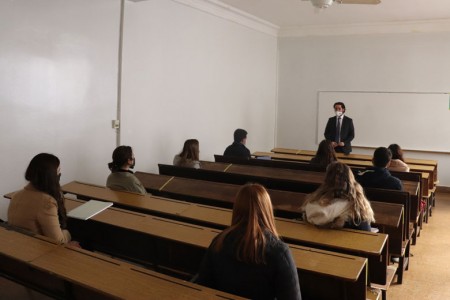 Con algunos cursos presenciales, la Facultad inició el segundo ciclo lectivo 2021