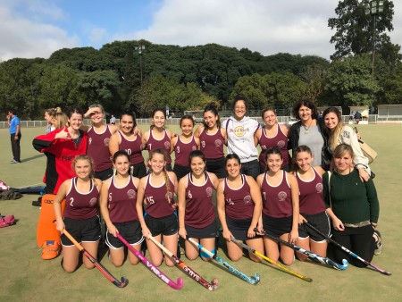 El equipo representativo de Hockey de la Facultad se impuso con 7 goles a favor en el comienzo del Torneo Interfacultades