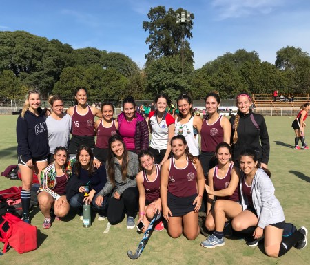 El equipo representativo de Hockey de la Facultad se impuso con 7 goles a favor en el comienzo del Torneo Interfacultades