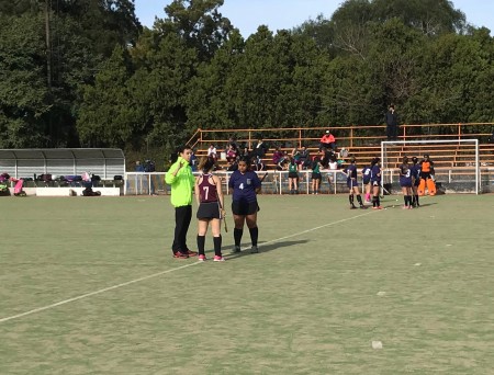 El equipo representativo de Hockey de la Facultad se impuso con 7 goles a favor en el comienzo del Torneo Interfacultades