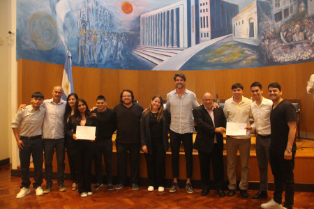 Entrega de diplomas a integrantes de los equipos del Torneo Interfacultades 2024