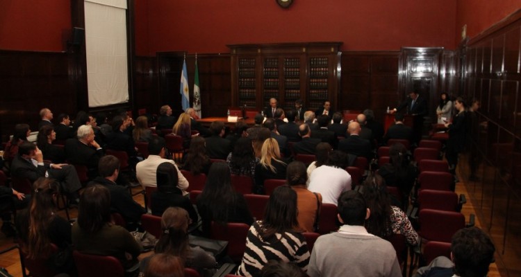 La UBA distinguió como Doctor Honoris Causa al profesor Diego Valadés