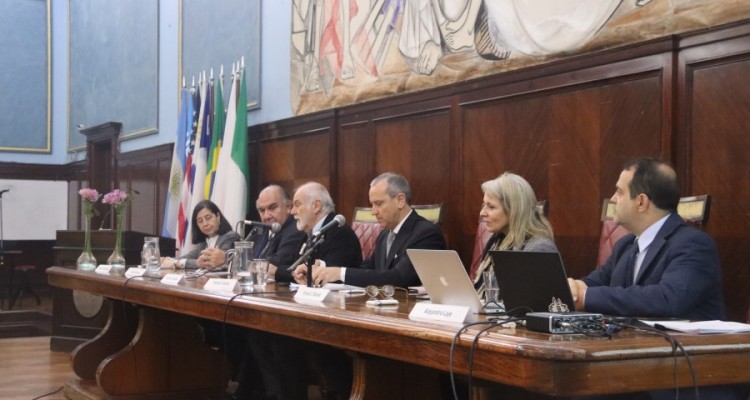 Decimosexto simposio anual: “La internacionalización de la familia y del derecho de familia”