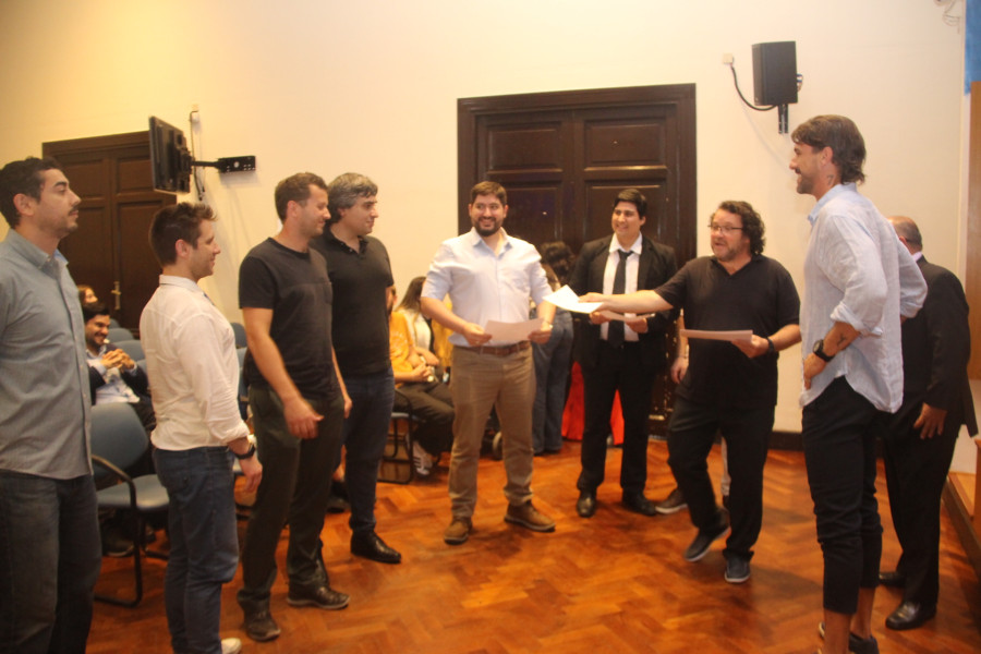 Entrega de diplomas a integrantes de los equipos del Torneo Interfacultades 2024