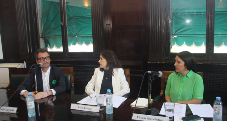 Juan Pablo Mugnolo, Laura Pautassi y Victoria Flores Beltrán
