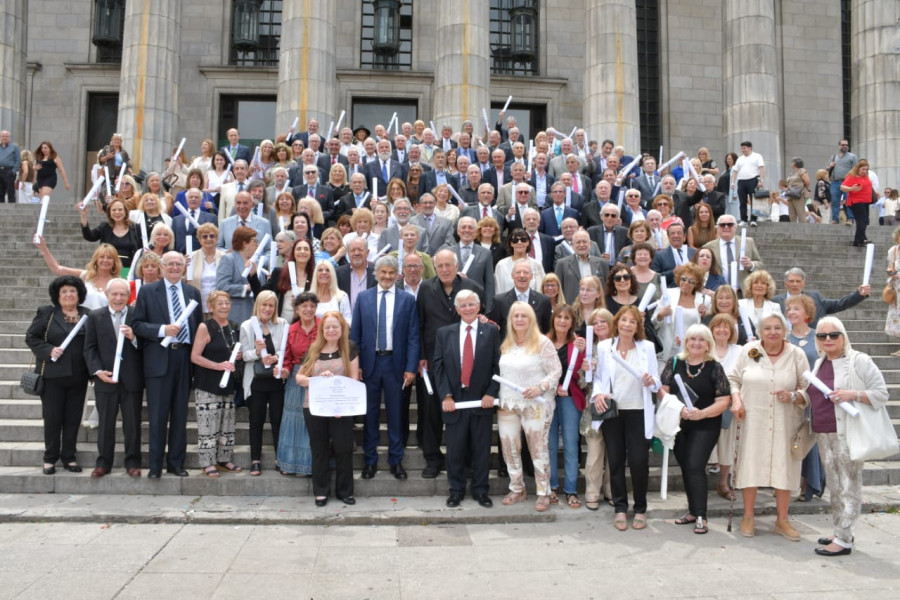 Graduados/as de la promoción 1975